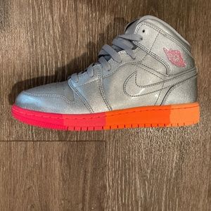 Air Jordan 1 Mid GS 'Metallic Silver Pink Crimson